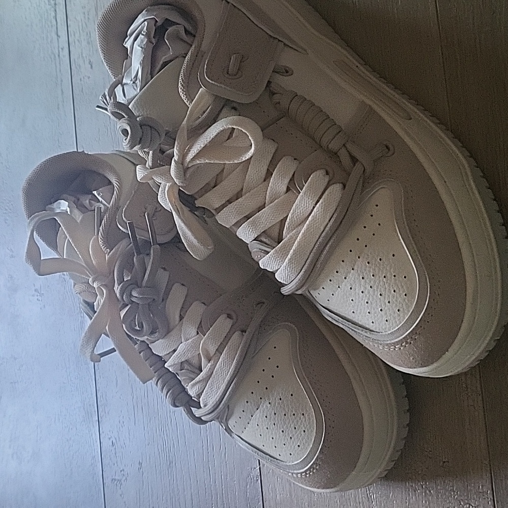 NWT Liliana Taupe Timothy Sneakers Size 8